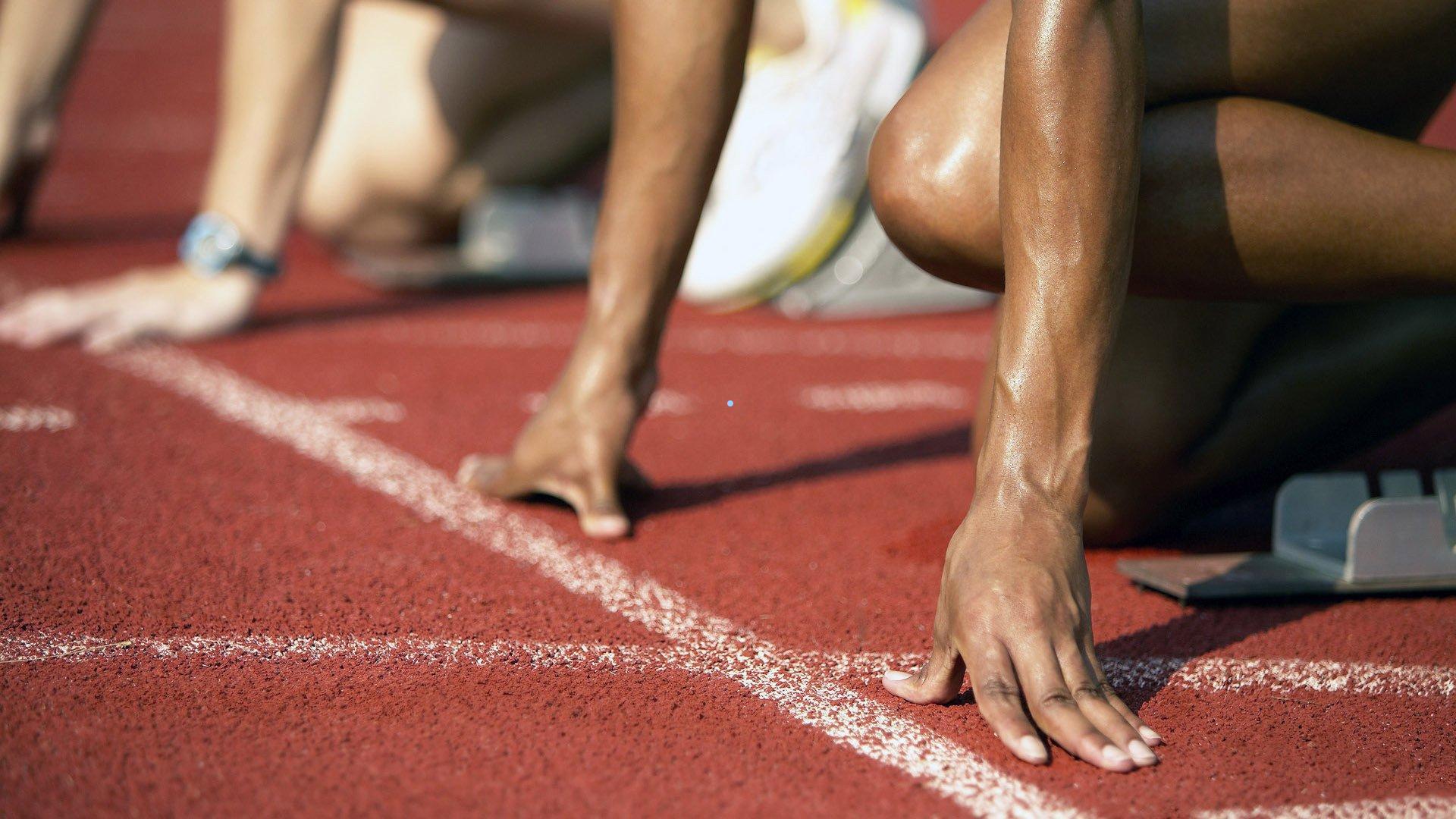  足球赛事信息_锁定荧屏！U23国足决赛央视倾情直播，绿茵传奇切赫与路易斯的峥嵘岁月再现