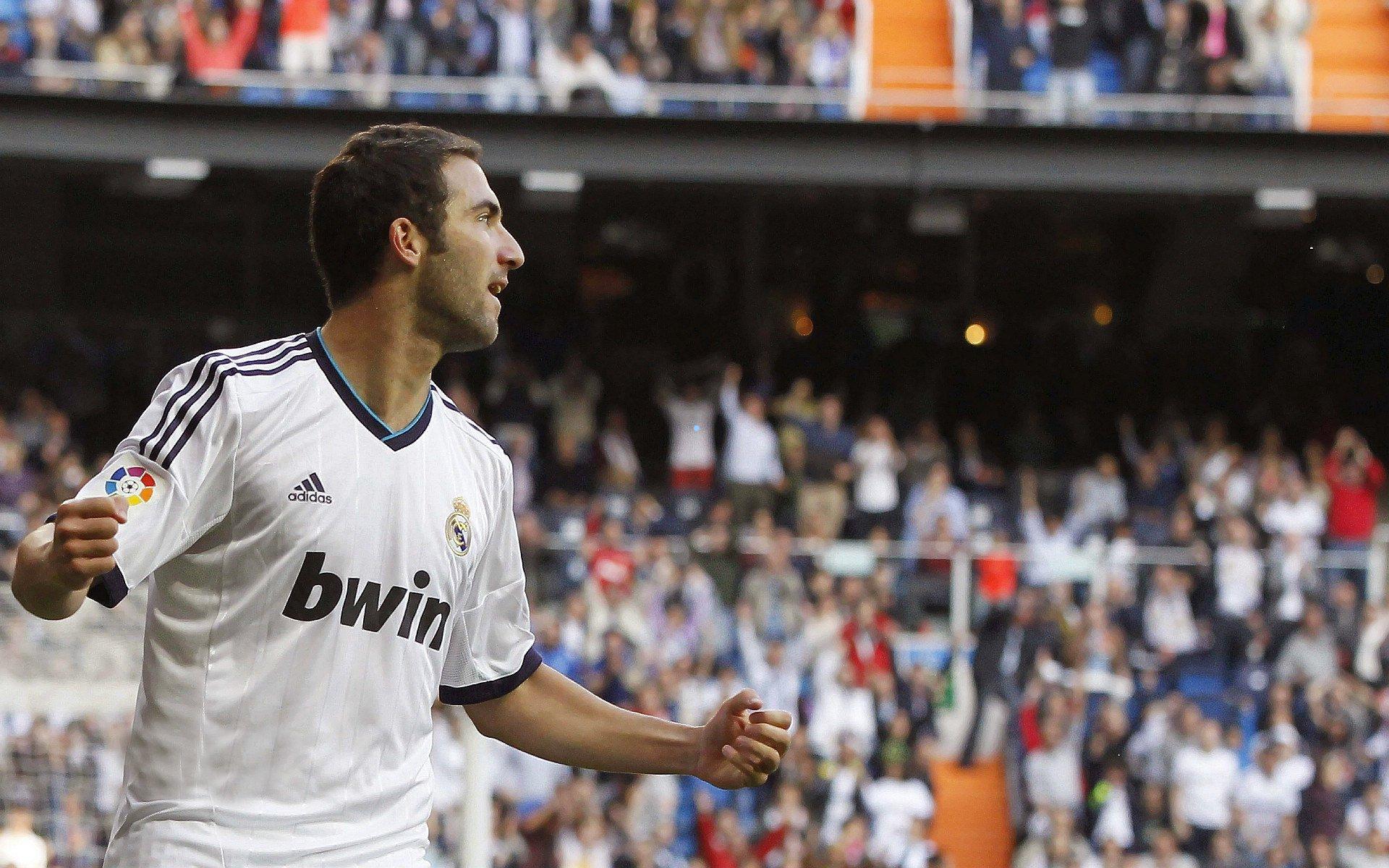 【 足彩网】欧冠赛场惊现爆发！伯明翰蓝鸟3-0完胜都灵荣耀，终结两轮不胜尴尬